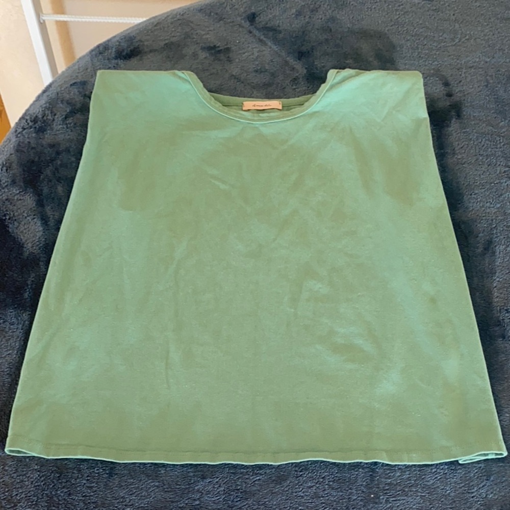Amable Green Sleeveless Blouse